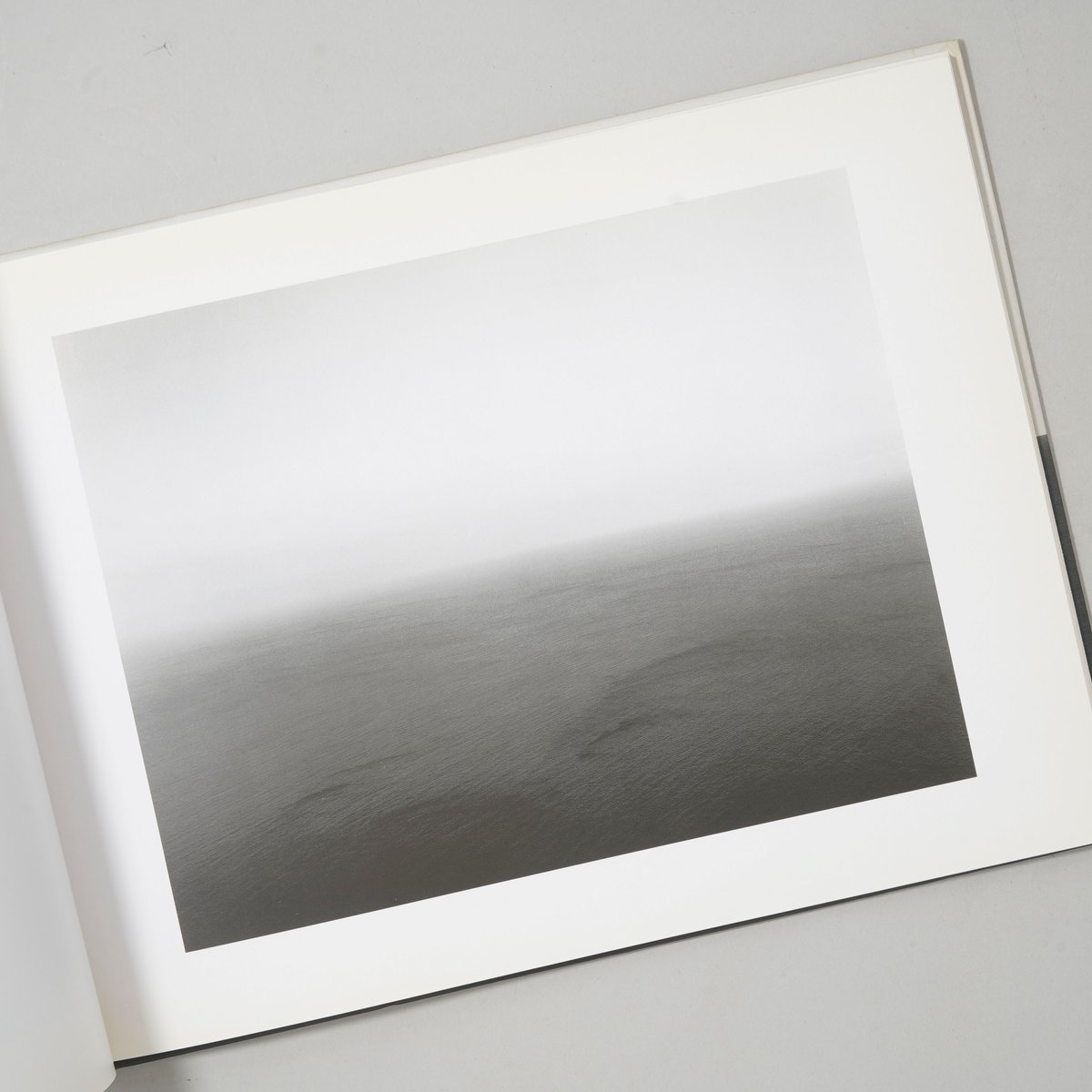 PhotoGRAPHICA 杉本博司 特集 前売券】杉本博司 絶滅写真｜アソビュー！