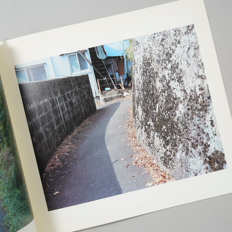 写真集『通学路  和歌山県  鈴木理策』 2010年 未開封 写真集『通学路 和歌山県 鈴木理策』 2010年 未開封 - メルカリ