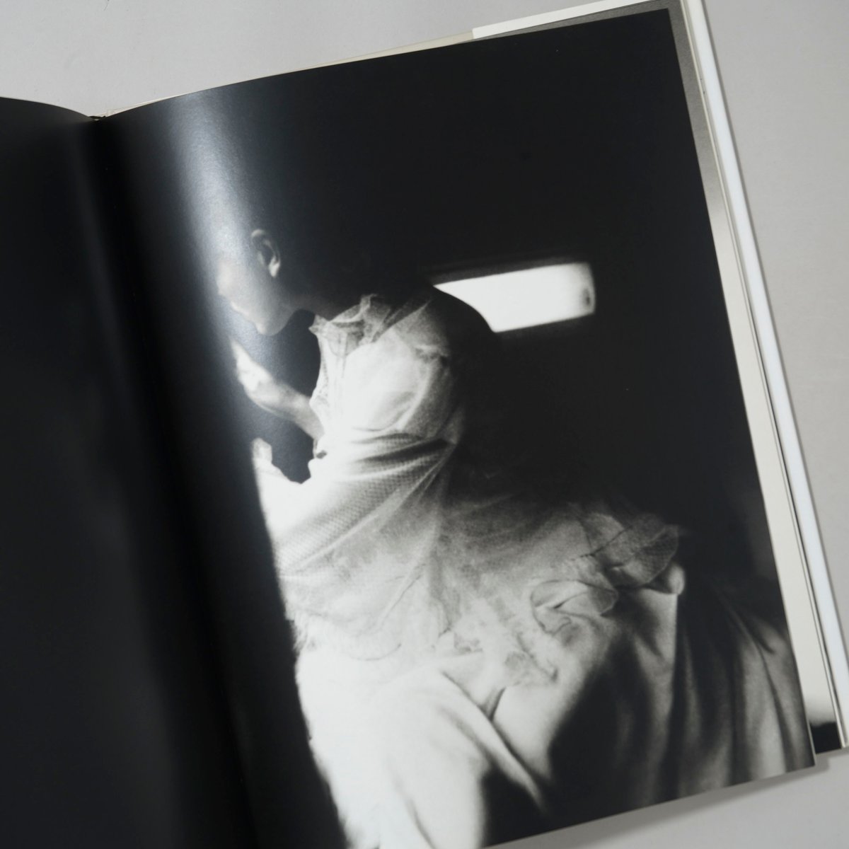 リリアン・バスマン写真集「Lillian bassman / Woman」 WOMEN / Lillian Bassman (リリアン・バスマン) | bookobscu