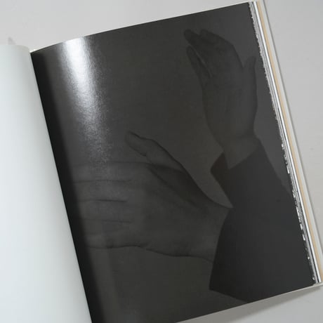 Stepping Out Into This Almost Empty Road / Monika Orpik(モニカ・オルピク)