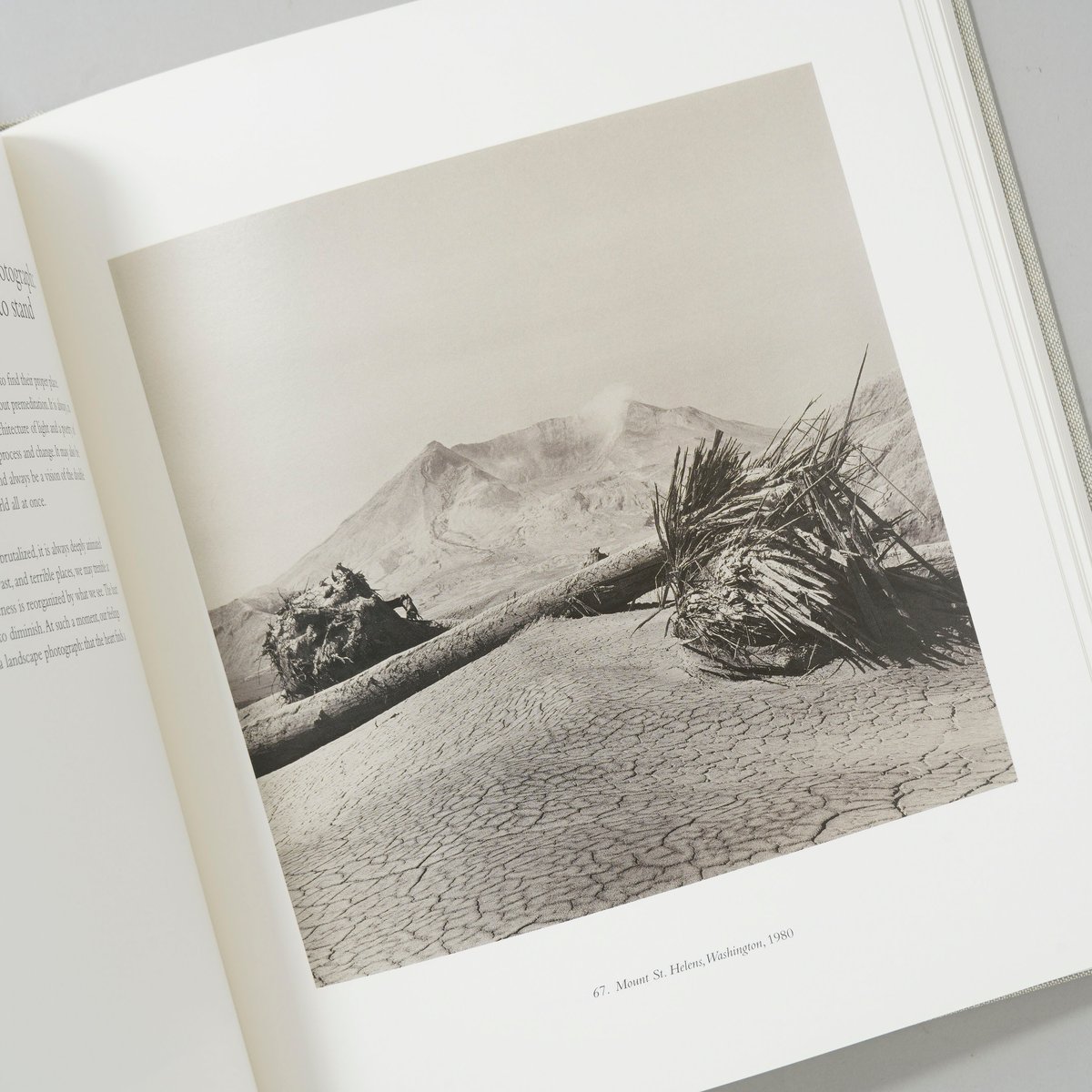 Aerial photographs　Emmet Gowin　エメット・ゴウィン Emmet Gowin's Intimate Photography of Nuclear Destruction