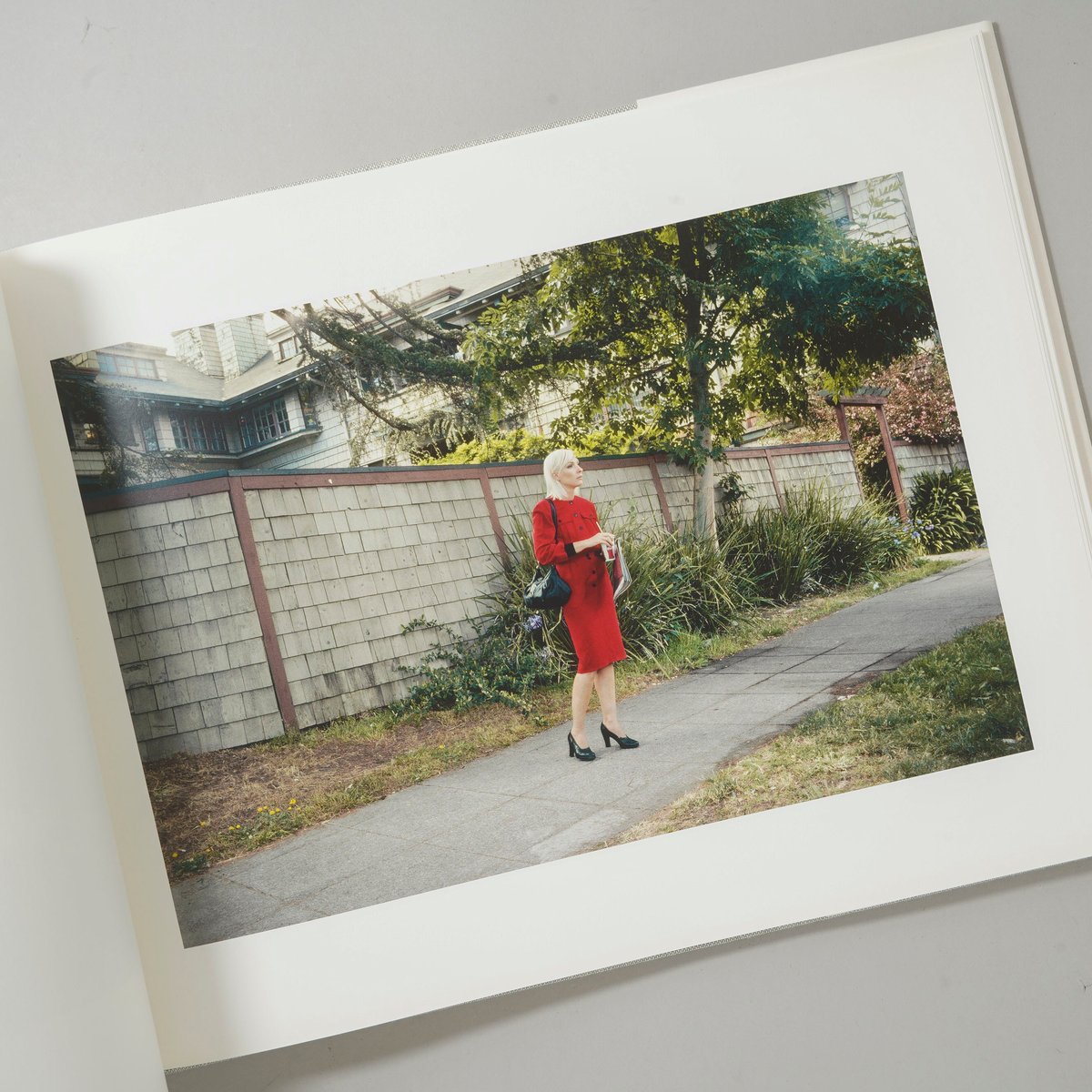 SHE / Lise Sarfati(リーズ・サルファティ) | bookobscura｜写真