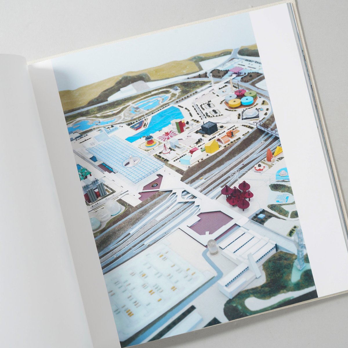 ホンマタカシ ARCHITECTURAL LANDSCAPES 新品、直筆サイン Japanese Architectural Models 2015 / ホンマタカシ(Tak