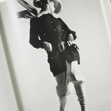 Woman in the Mirror / Richard Avedon （リチャード・アヴェドン）