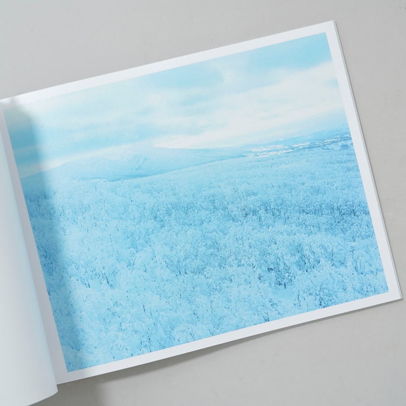 雪に浮かぶ / 広川智基(Tomoki Hirokawa) | bookobscura｜写真集