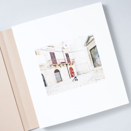 [新刊/New] PUGLIA. TRA ALBE E TRAMONTI / Luigi Ghirri(ルイジ・ギッリ)