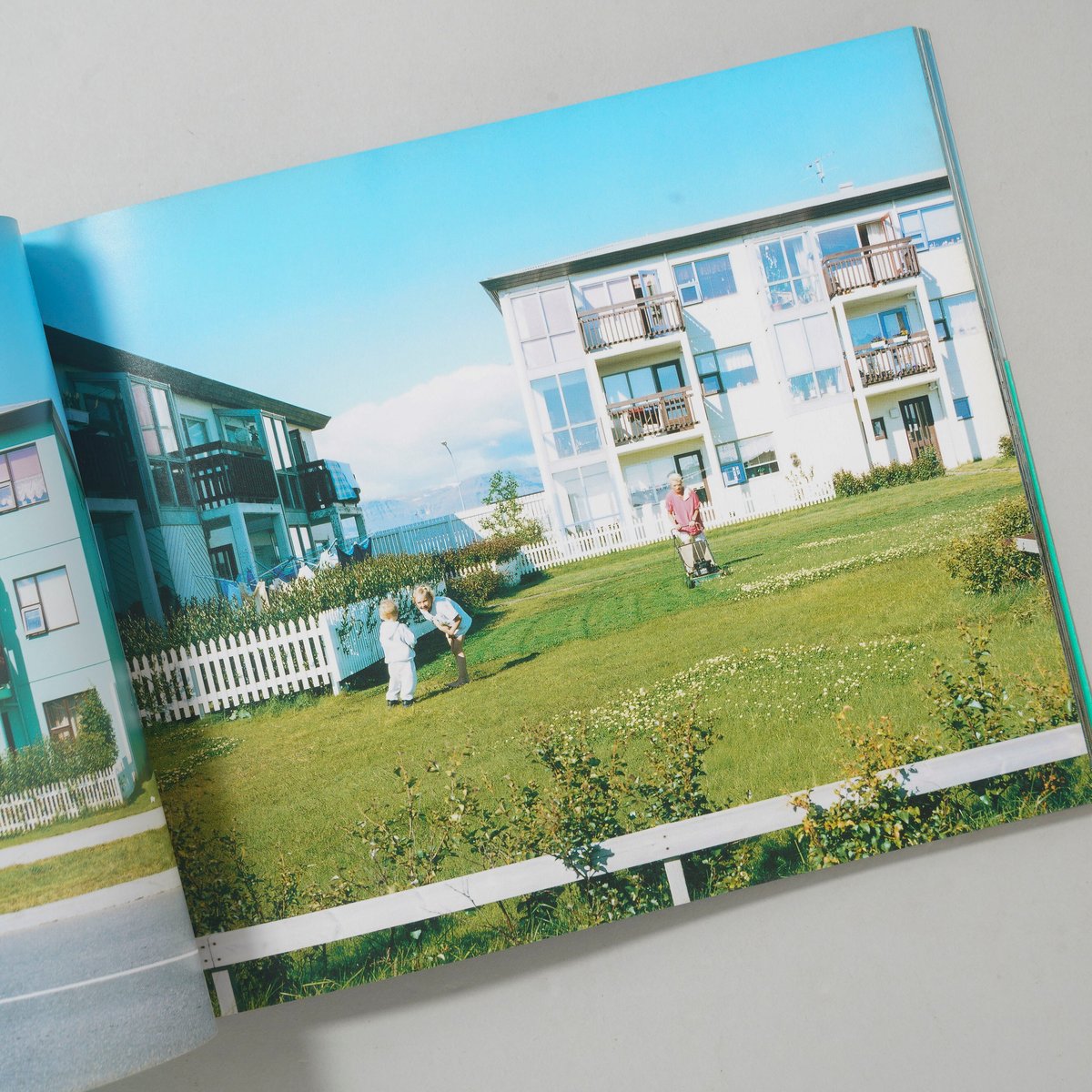 Hyper Ballad: Icelandic Suburban Landscapes / ホ