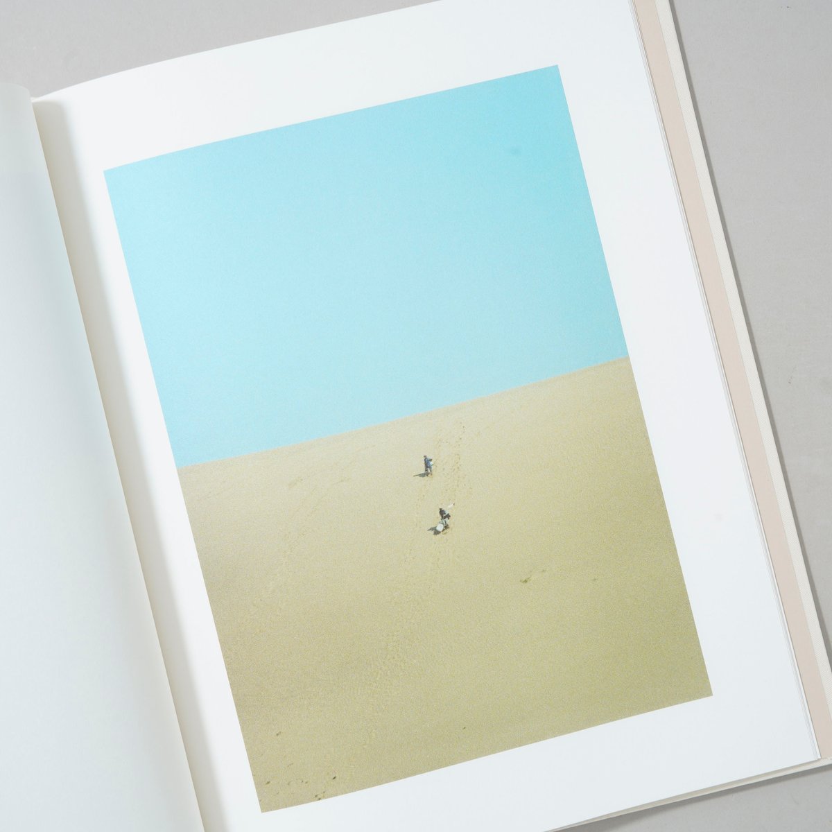 新刊/New] 虹 / 野口里佳(Rika Noguchi) | bookobscura｜写