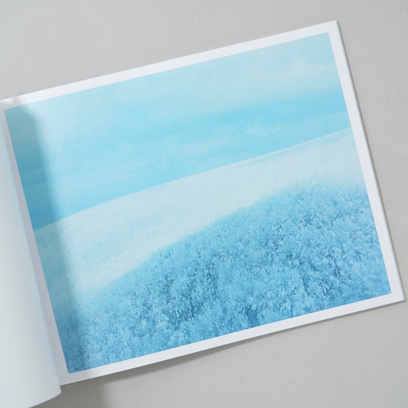 雪に浮かぶ / 広川智基(Tomoki Hirokawa) | bookobscura｜写真集