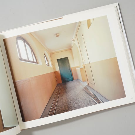 It's beautiful here, isn't it... / Luigi Ghirri(ルイジ・ギッリ)