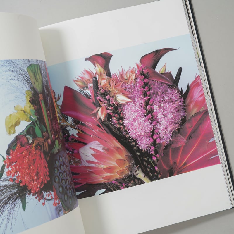 花人生 荒木経惟 アートブック※個展チラシ付き 花人生 特別装丁版 / 荒木経惟(Nobuyoshi Araki) | bookobscura