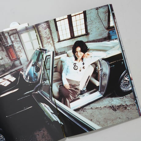 Car girl / 篠山紀信(Kishin Shinoyama)