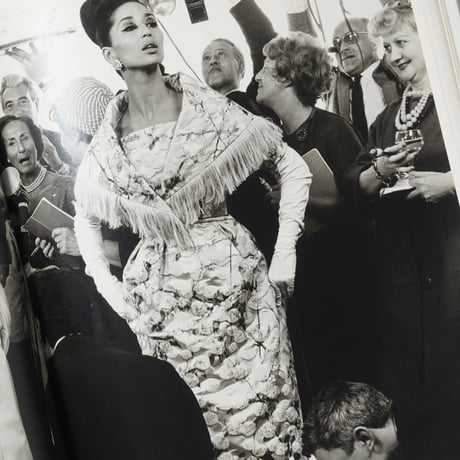 Woman in the Mirror / Richard Avedon （リチャード・アヴェドン）