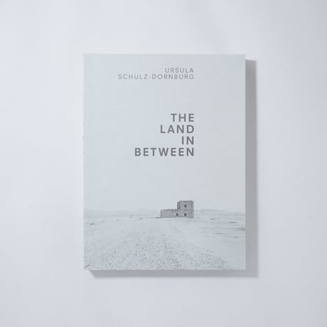 The Land In Between / Ursula Schulz-Dornburg(ウルスラ・シュルツ＝ドルンブルク)