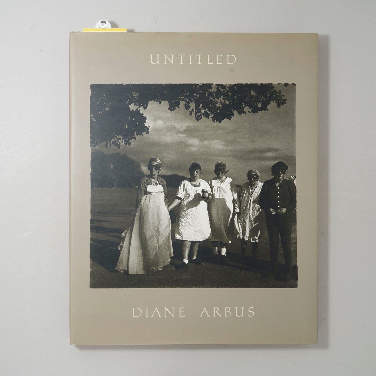 ダイアンアーバスDiane arbus 25周年記念版　写真集 Untitled / Diane Arbus(ダイアン・アーバス) | bookobscura