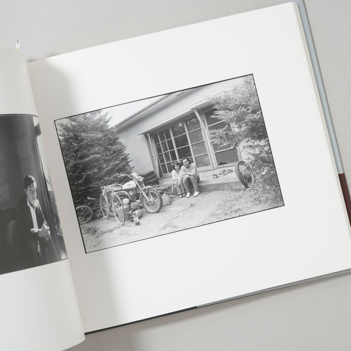 SELF AND OTHERS / 牛腸茂雄(Shigeo Gocho) | bookobsc