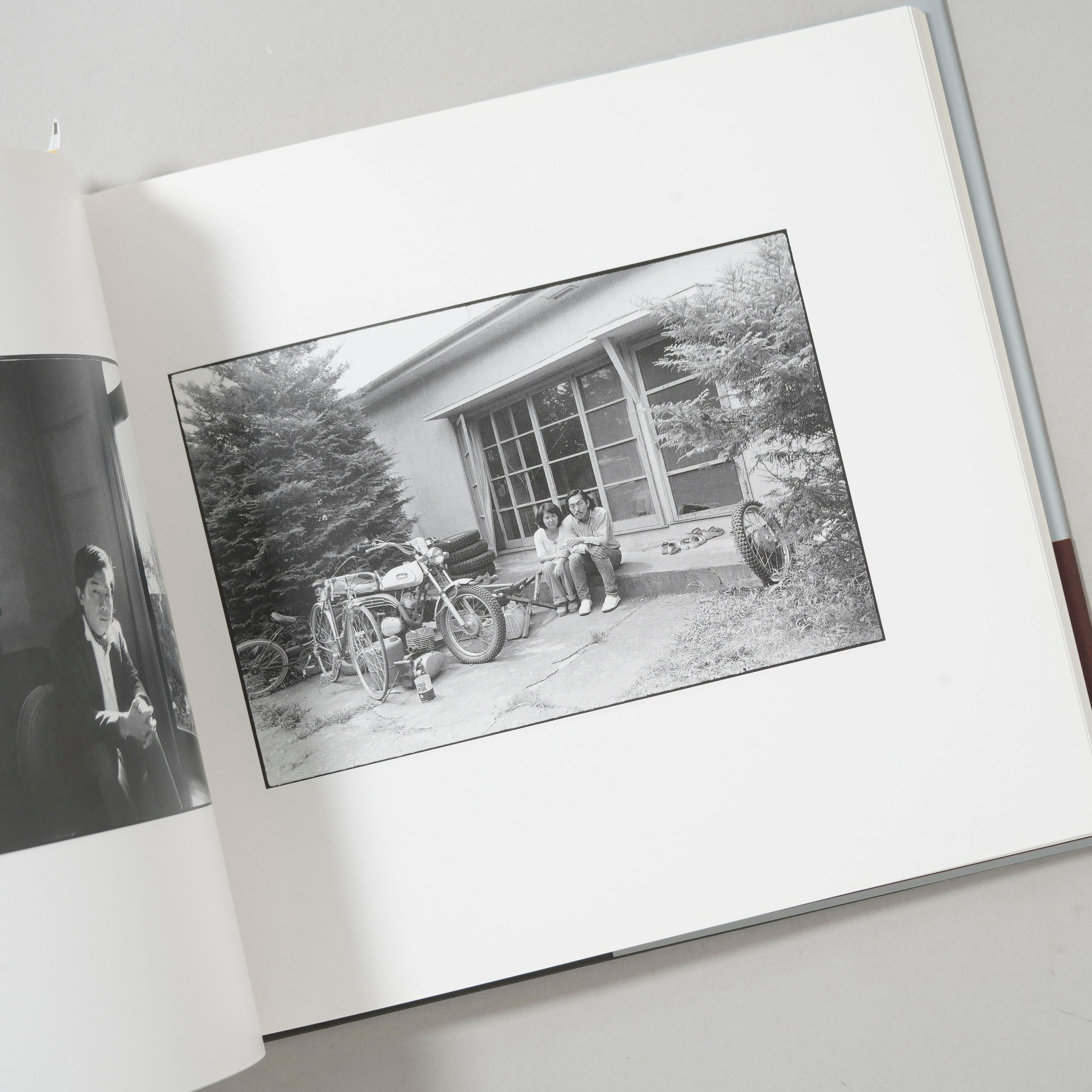 SELF AND OTHERS / 牛腸茂雄(Shigeo Gocho) | bookobsc