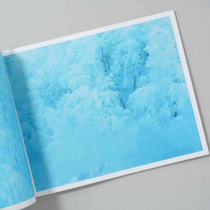 雪に浮かぶ / 広川智基(Tomoki Hirokawa) | bookobscura｜写真集