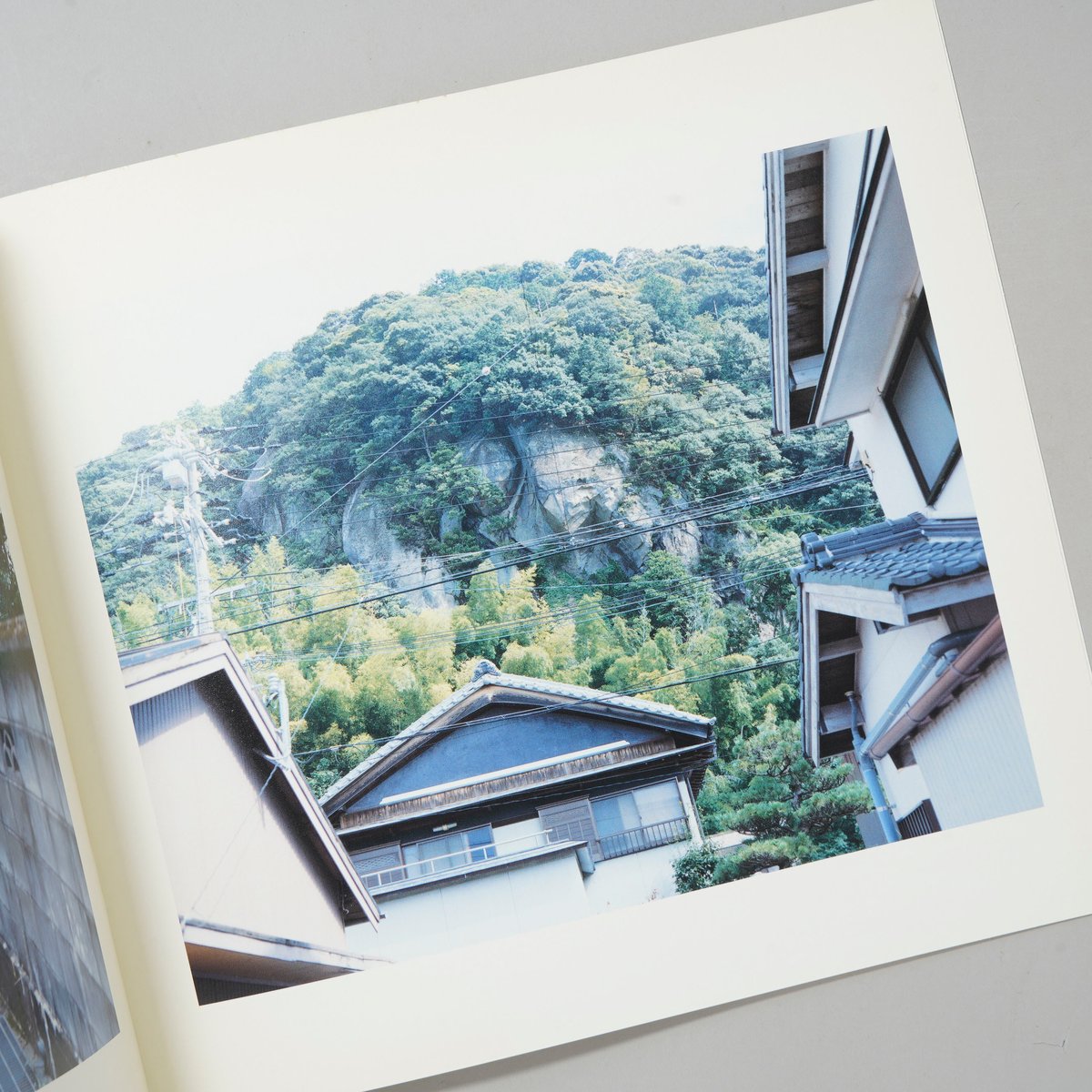 写真集『通学路  和歌山県  鈴木理策』 2010年 未開封 未開封/Unopened] 通学路 和歌山県 / 鈴木理策(Risaku Suzuki)