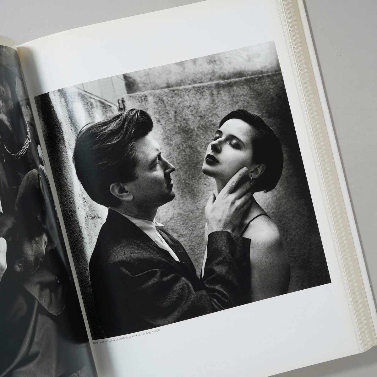 Helmut Newton SUMO 1999年 初版 ヘルムート　ニュートン Helmut Newton SUMO 1999年 初版 ヘルムート ニュートン - メルカリ