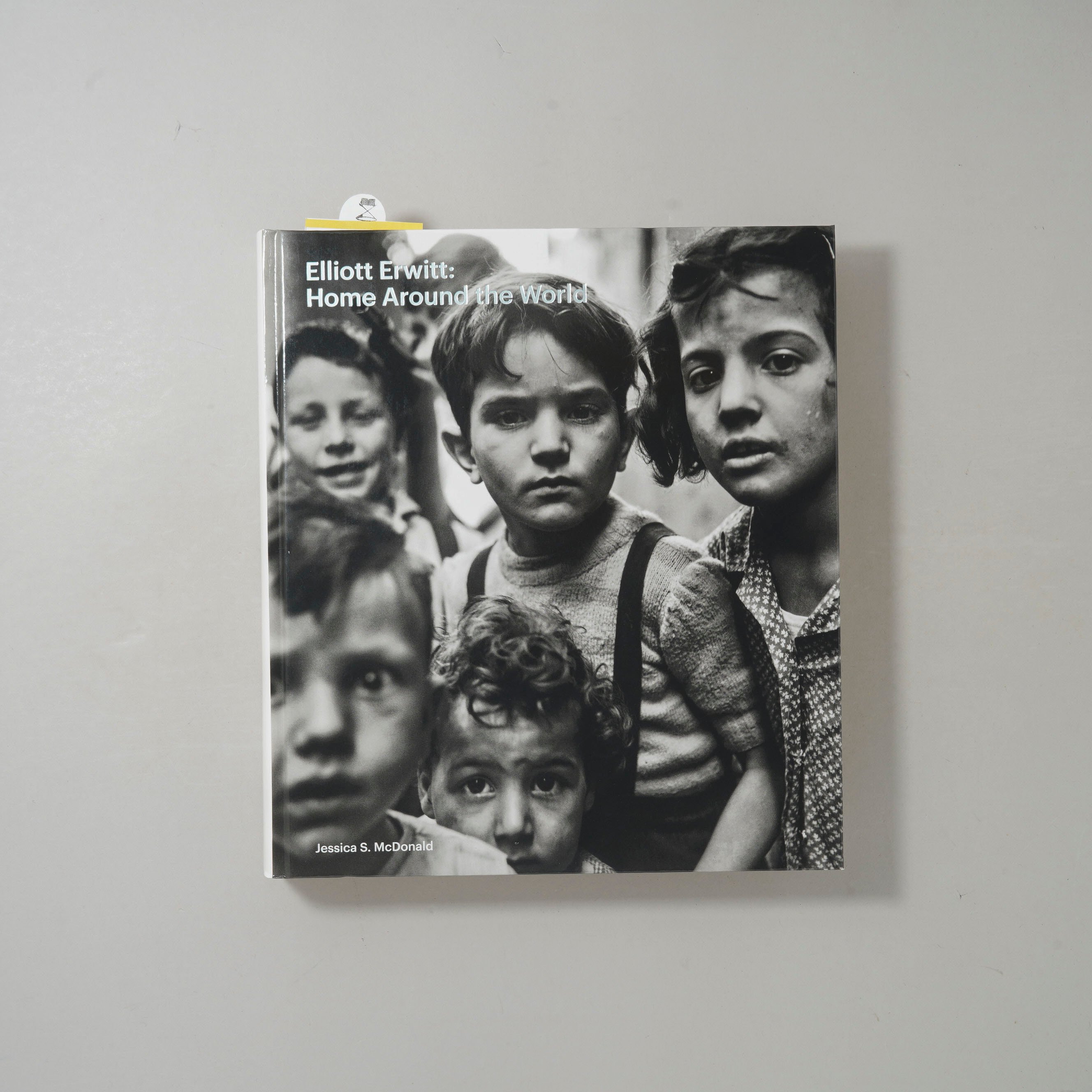 洋書 Elliott Erwitt  Around the World Home Around the World / Elliott Erwitt(エリオット・アーウィット
