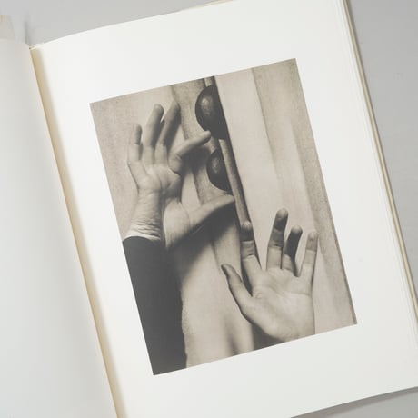 GEORGIA O'KEEFFE A PORTRAIT BY ALFRED STIEGLITZ / Alfred Stieglitz(アルフレッド・スティーグリッツ)