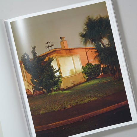[新刊/New] INTIMATE DISTANCE: OVER THIRTY YEARS OF PHOTOGRAPHS, A CHRONOLOGICAL ALBUM / Todd Hido