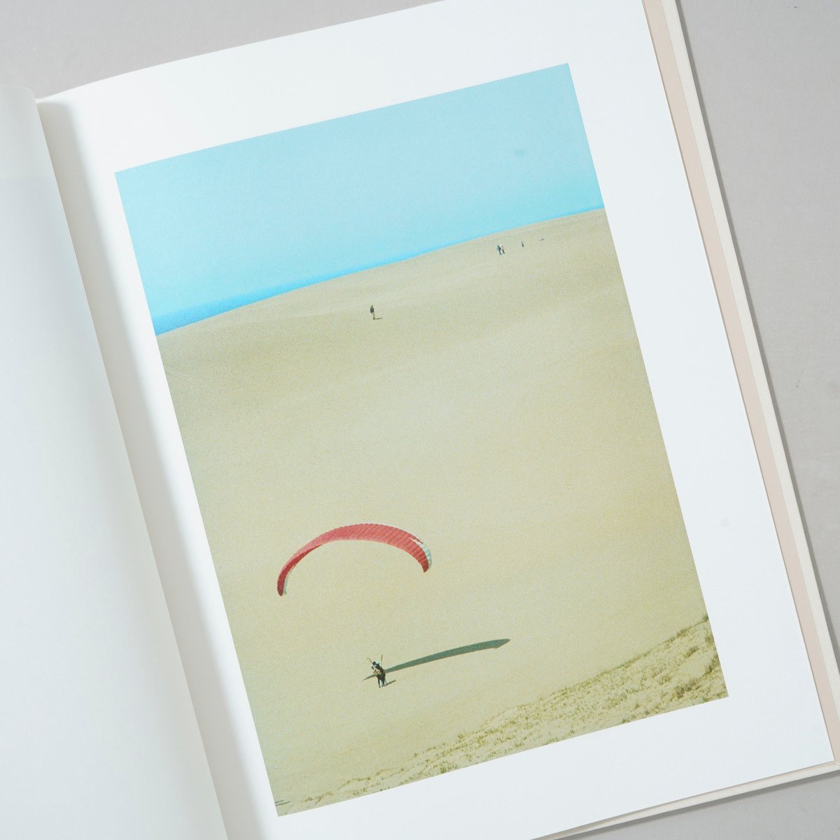 新刊/New] 虹 / 野口里佳(Rika Noguchi) | bookobscura｜写