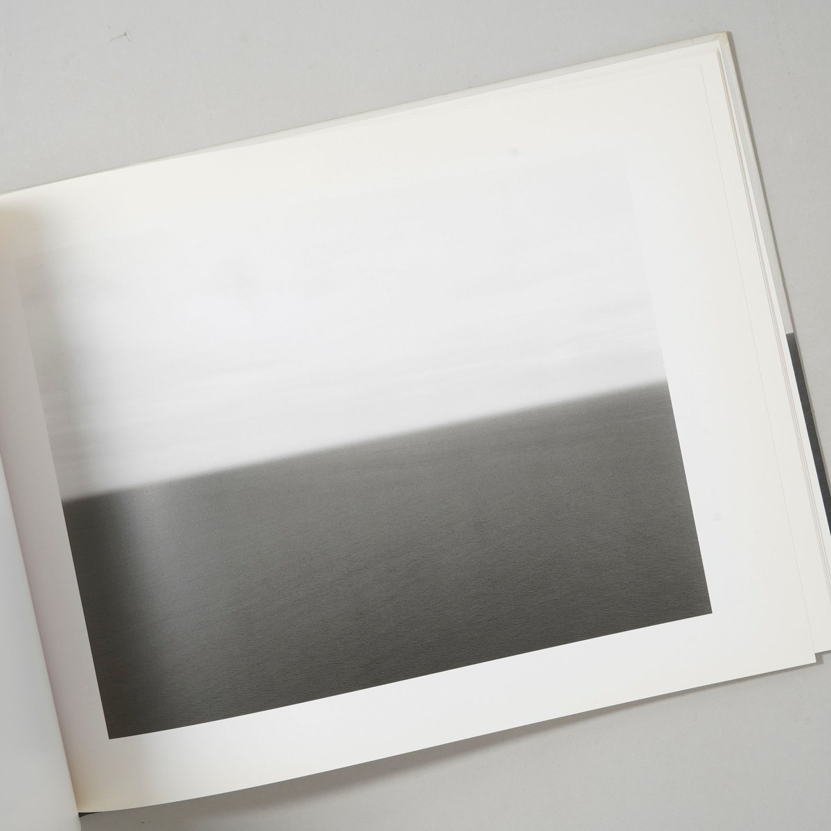 PhotoGRAPHICA 杉本博司 特集 杉本博司 絶滅写真 - 東京国立近代美術館
