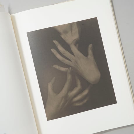 GEORGIA O'KEEFFE A PORTRAIT BY ALFRED STIEGLITZ / Alfred Stieglitz(アルフレッド・スティーグリッツ)