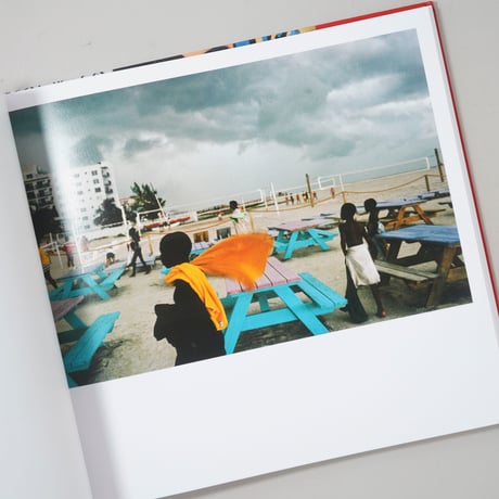 The Suffering of Light : Thirty Years of Photographs / Alex Webb(アレックス・ウェッブ)