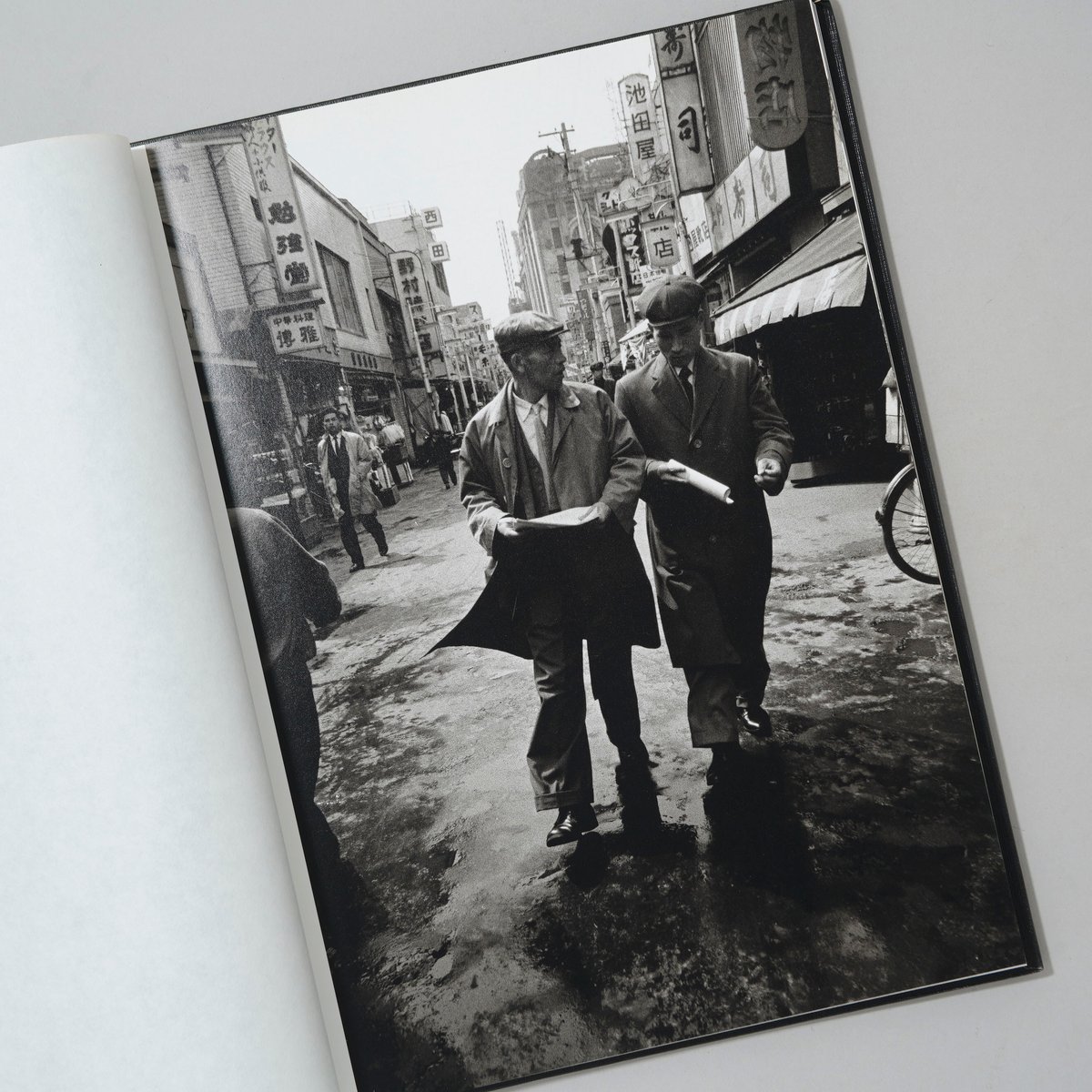 『張り込み日記』 写真集　渡辺雄吉 2nd edition 限定1000部 張り込み日記 | 渡部 雄吉, 構成と文 乙一, AD:祖父江 慎 |本