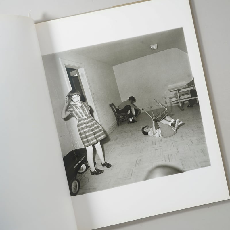 Untitled / Diane Arbus(ダイアン・アーバス) | bookobscura