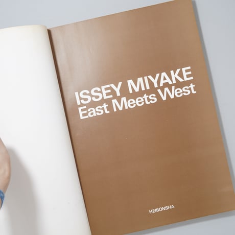 ISSEY MIYAKE East Meets West 三宅一生の発想と展開