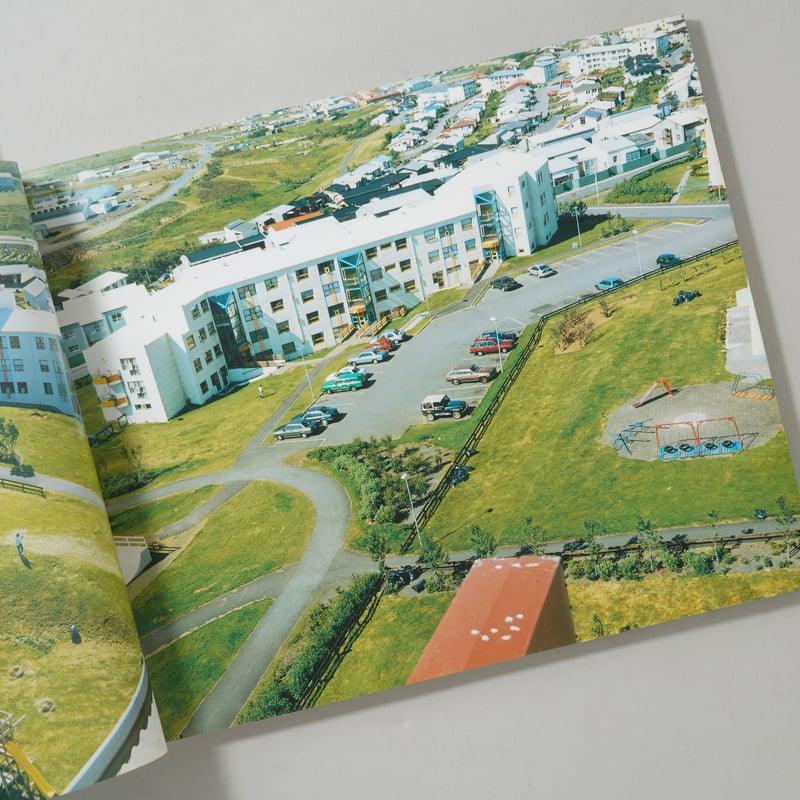 Hyper Ballad: Icelandic Suburban Landscapes / ホ