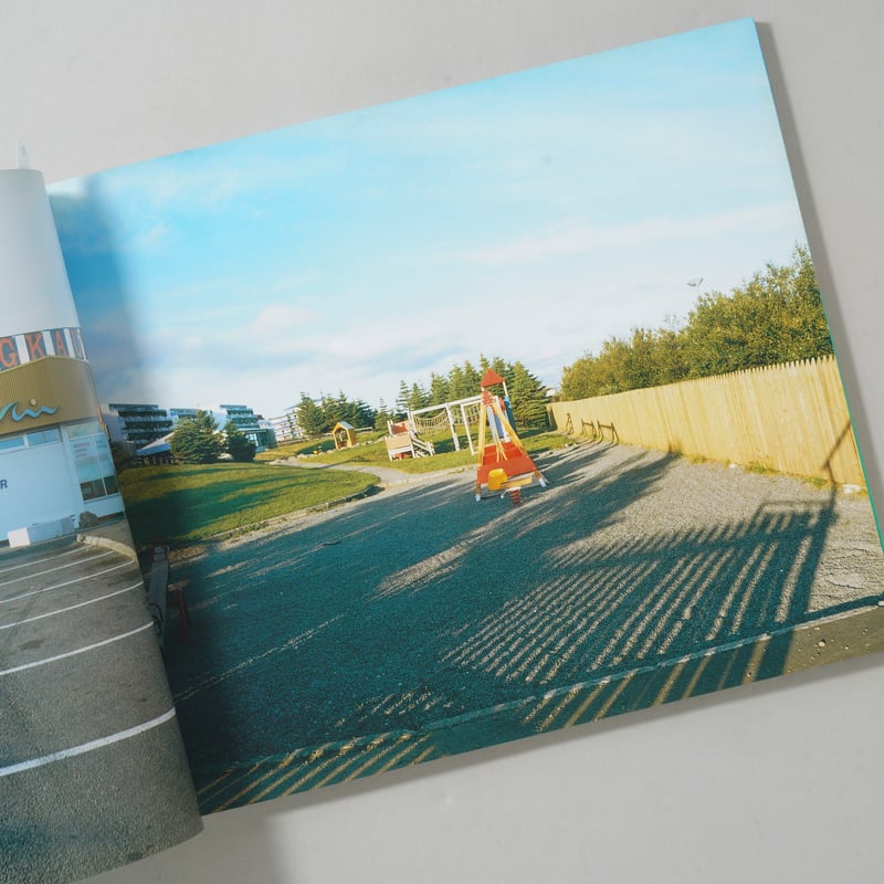 Hyper Ballad: Icelandic Suburban Landscapes / ホ