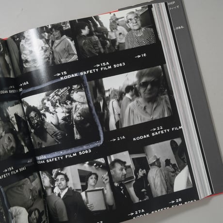 MAGNUM CONTACT SHEETS 写真家の眼 フィルムに残された生の痕跡 / 編：クリステン・リュッベン（Kristen Lubben）