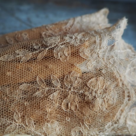 une magnifique  ombrelle en dentelle