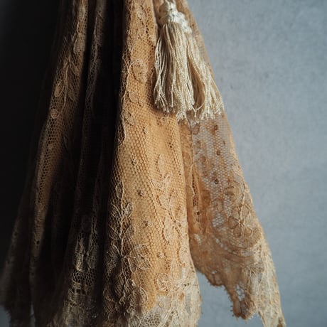 une magnifique  ombrelle en dentelle