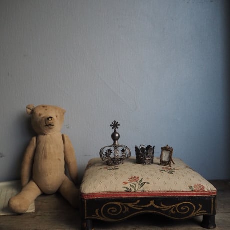 objet de  couronne  A