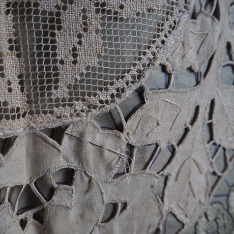 dentelle fait a la main     作りかけの手仕事ﾚｰｽﾊﾟﾈﾙ