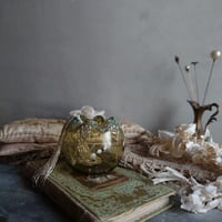 un vase  à fleurs