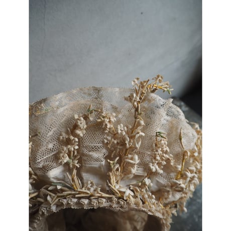 le chapeau des  fleurs