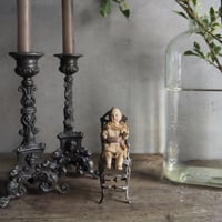 un petit  bébé