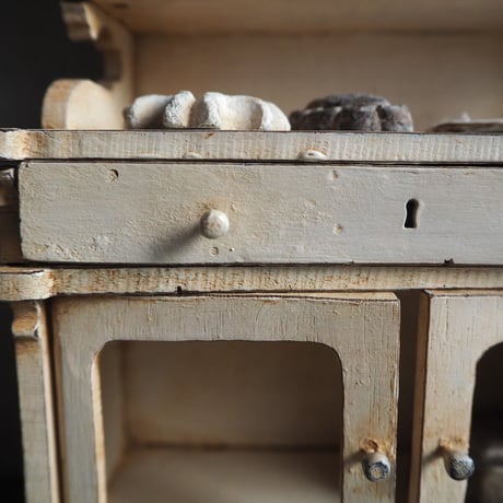 Petits meubles pour poupées B