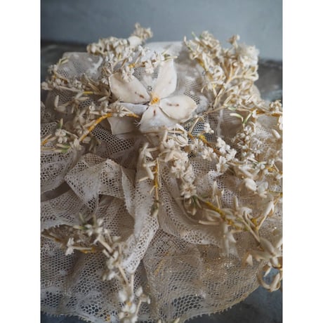 le chapeau des  fleurs