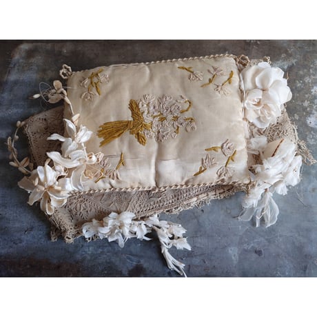 ﾘﾎﾞﾝ刺繍のﾊﾝｷｰｹｰｽ