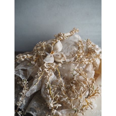le chapeau des  fleurs