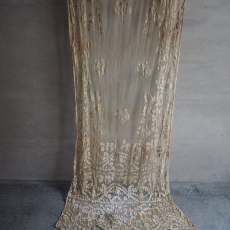 ﾐﾙｸﾃｨｰ色のtulle brodé  fleurs A