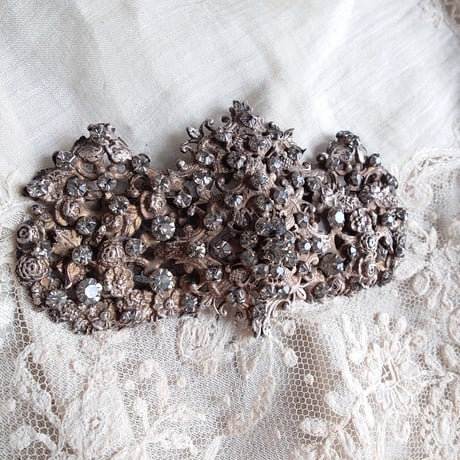 心震えるbroche